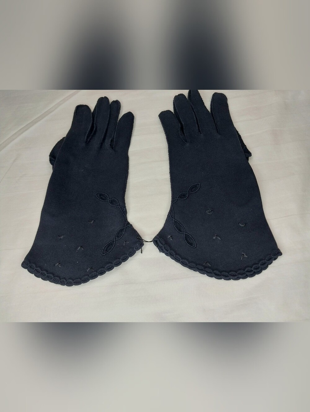 Vintage Navy short gloves with accents
